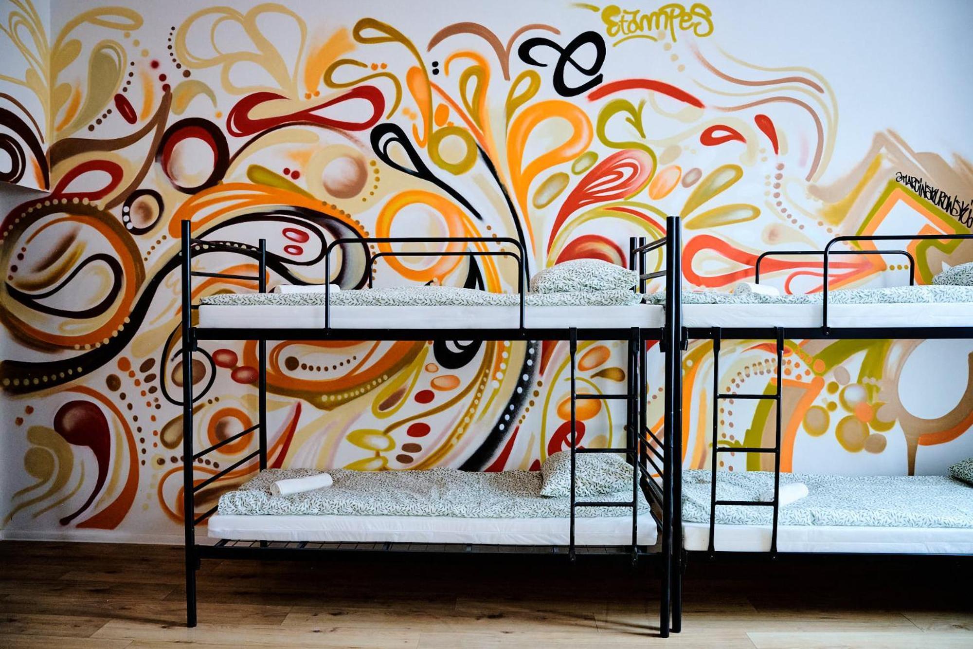 Hostel Graffiti Krakow Luaran gambar