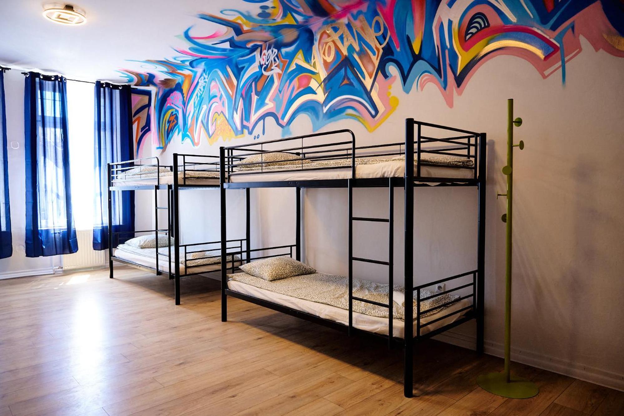 Hostel Graffiti Krakow Luaran gambar