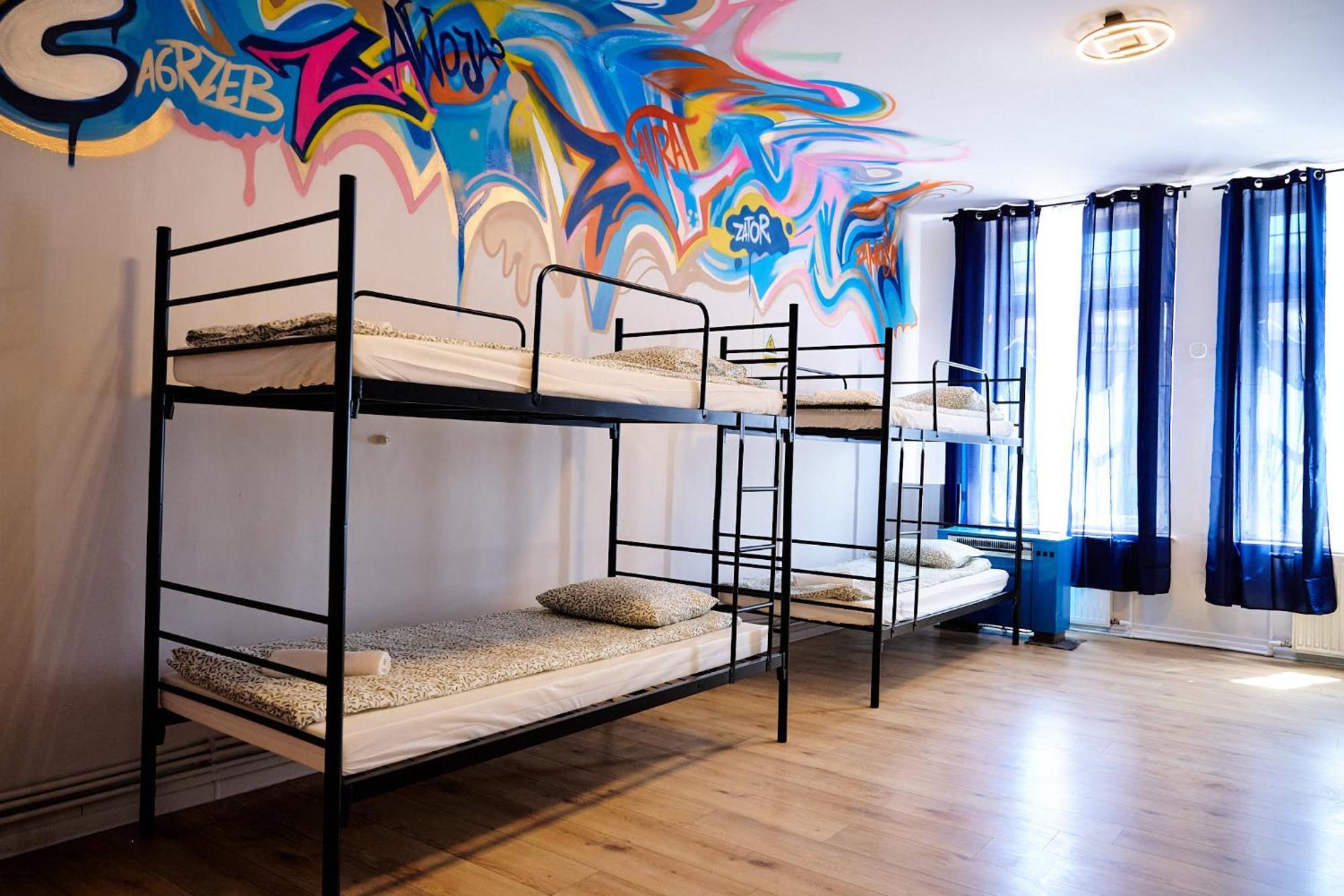 Hostel Graffiti Krakow Luaran gambar